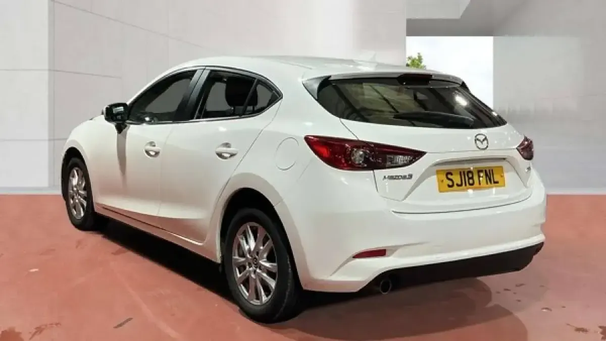 Used Mazda 3 121 HP (88 kW) 2018 White Hatchback