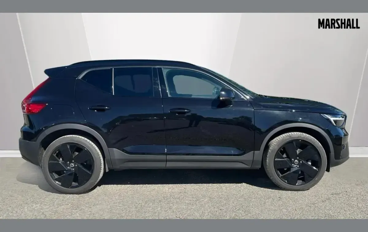 Usado Volvo XC40 Plus 194 HP (142 kW) 2025 Preto SUV