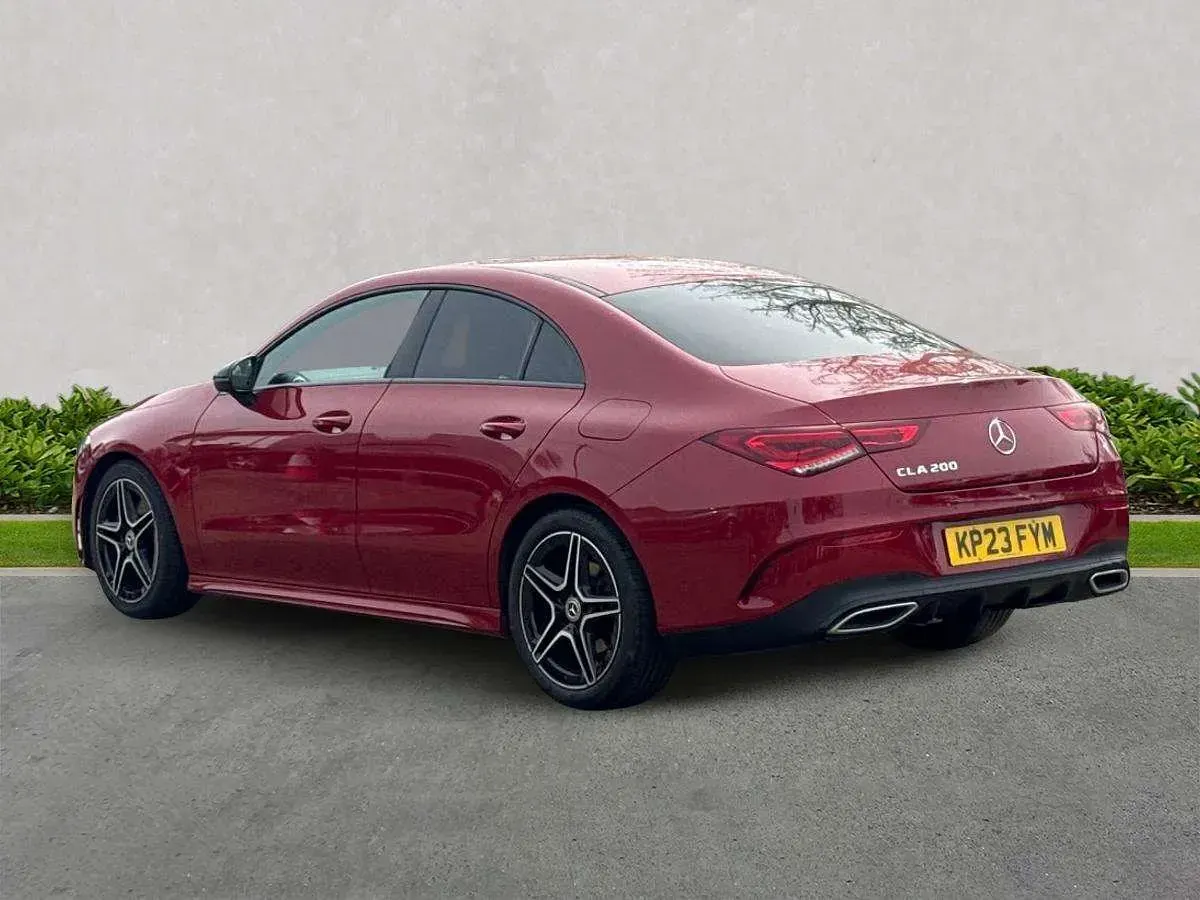 Begagnad Mercedes CLA200 Executive 2023 Röd Sportkupé