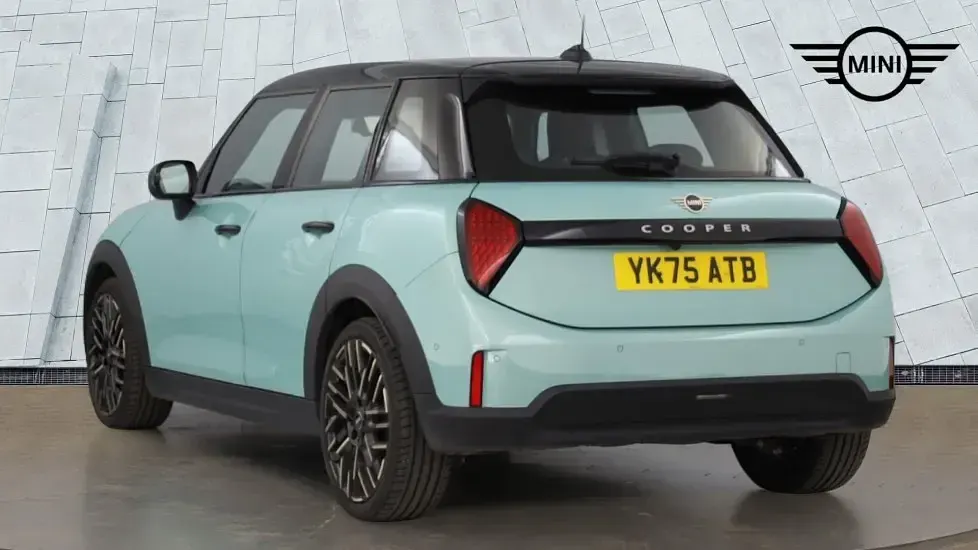 Used Mini Cooper Exclusive 113 kW (154 HP) 2026 Green Hatchback