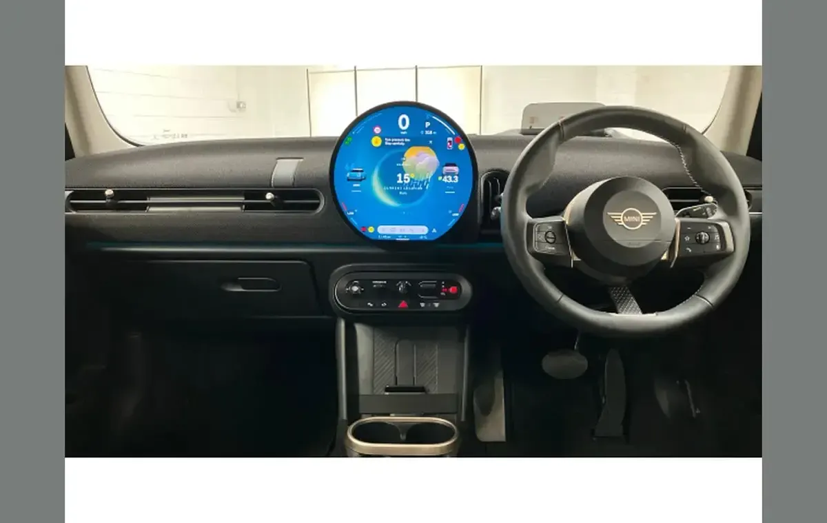 Used Mini Cooper Classic 200 HP (147 kW) 2024 Silver Hatchback