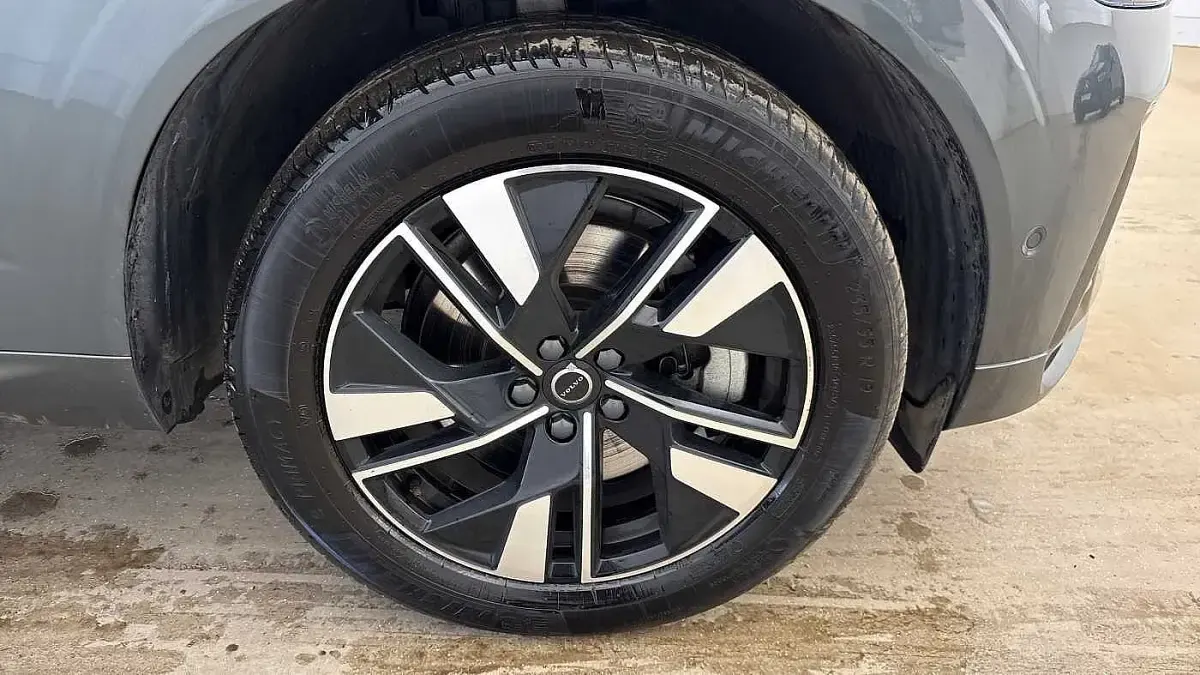 Used Volvo XC60 Plus 247 HP (181 kW) 2025 Green SUV