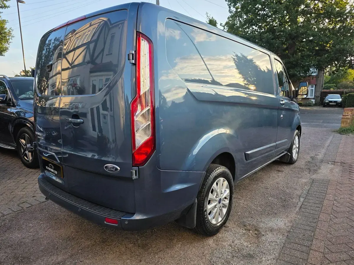 Used Ford Transit Custom Limited 130 HP (95 kW) 2023 Blue Van
