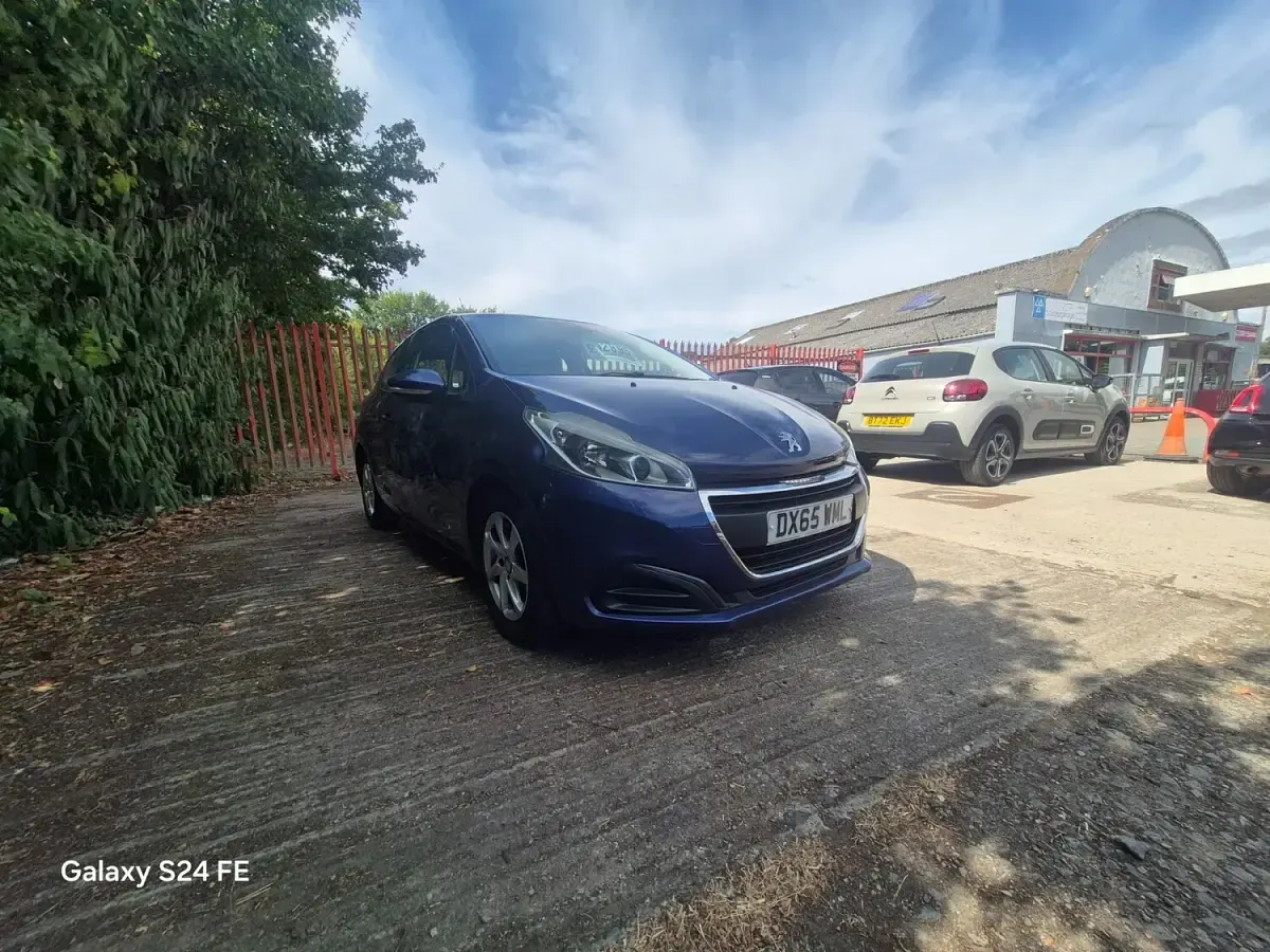 Used Peugeot 208 Active 82 HP (60 kW) 2015 Blue Hatchback