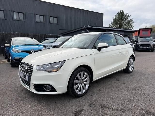 Used Audi A1 Sport 122 HP (89 kW) 2014 White Hatchback