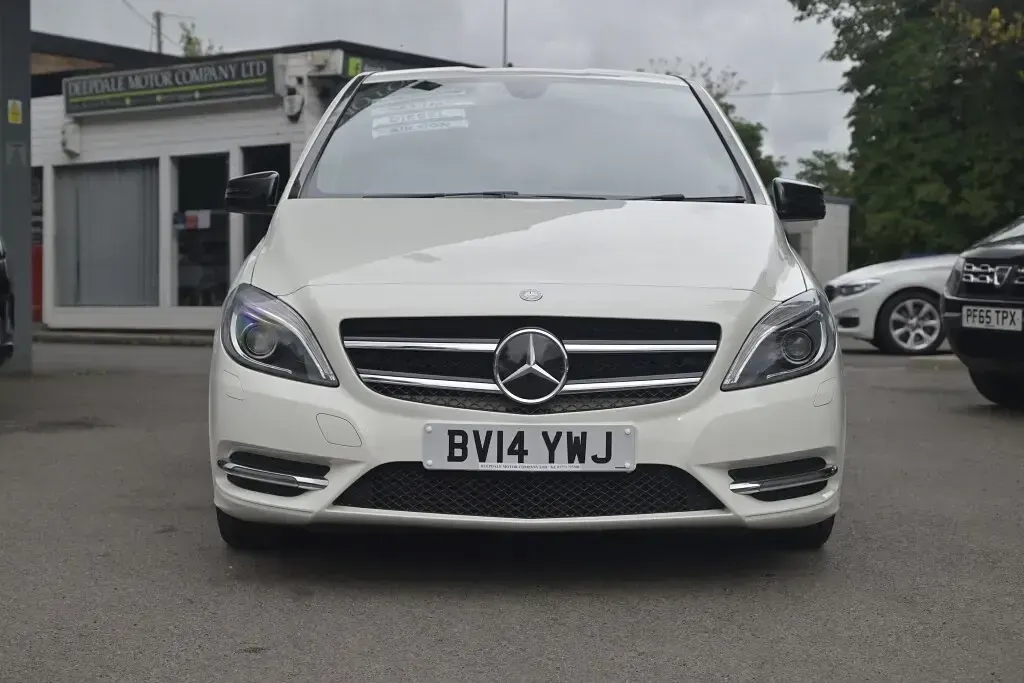 Used Mercedes B200 134 HP (98 kW) 2014 White Hatchback