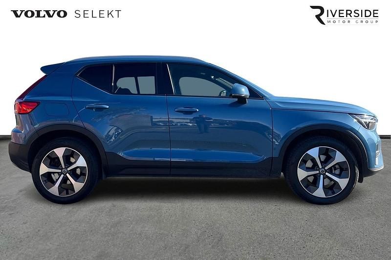 Begagnad Volvo XC40 Core 2024 Blå SUV