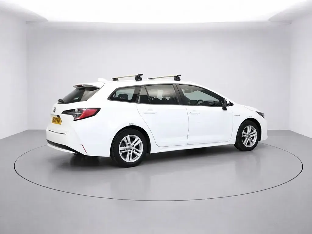 Used Toyota Corolla 122 HP (89 kW) 2020 White Estate