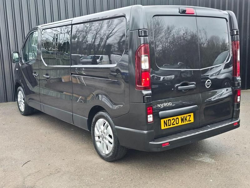 Used Nissan NV300 Tekna 170 HP (125 kW) 2020 Black Van