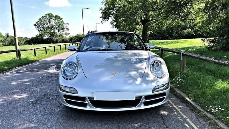 Begagnad Porsche 911 355 HK (261 kW) 2006 Cab