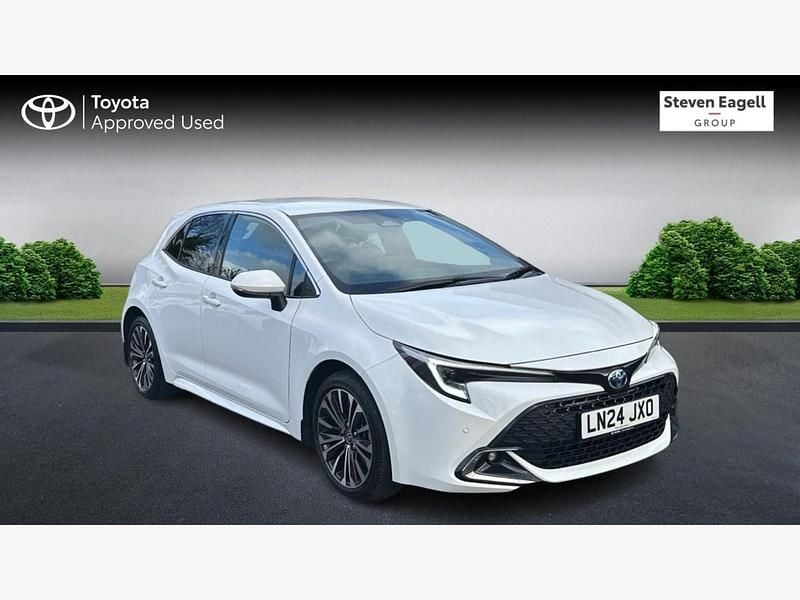 Used Toyota Corolla Design 2024 White Hatchback