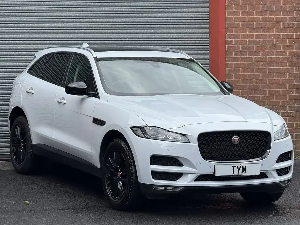 Used Jaguar F-Pace Portfolio 180 HP (132 kW) 2017 White SUV