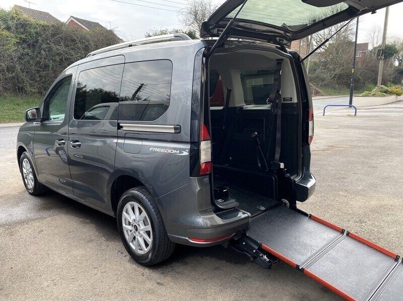 Grey Used 2023 Ford Tourneo Connect Titanium MPV | £19,995 (Super price) - Image 1/4