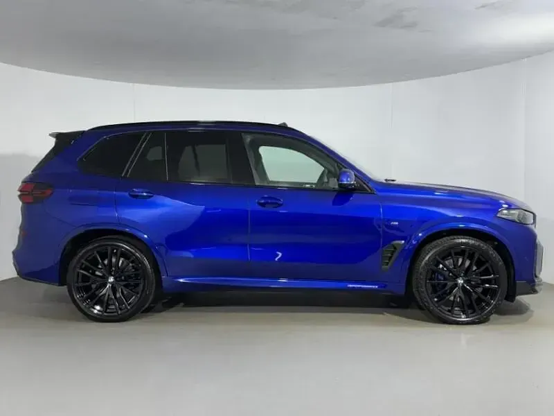 Używany BMW X5 M Sport 347 KM (255 kW) 2026 Niebieski SUV