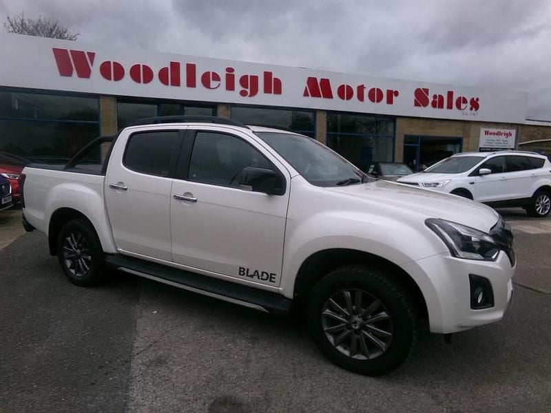Used Isuzu Pick up 164 HP (120 kW) 2020 White Pickup
