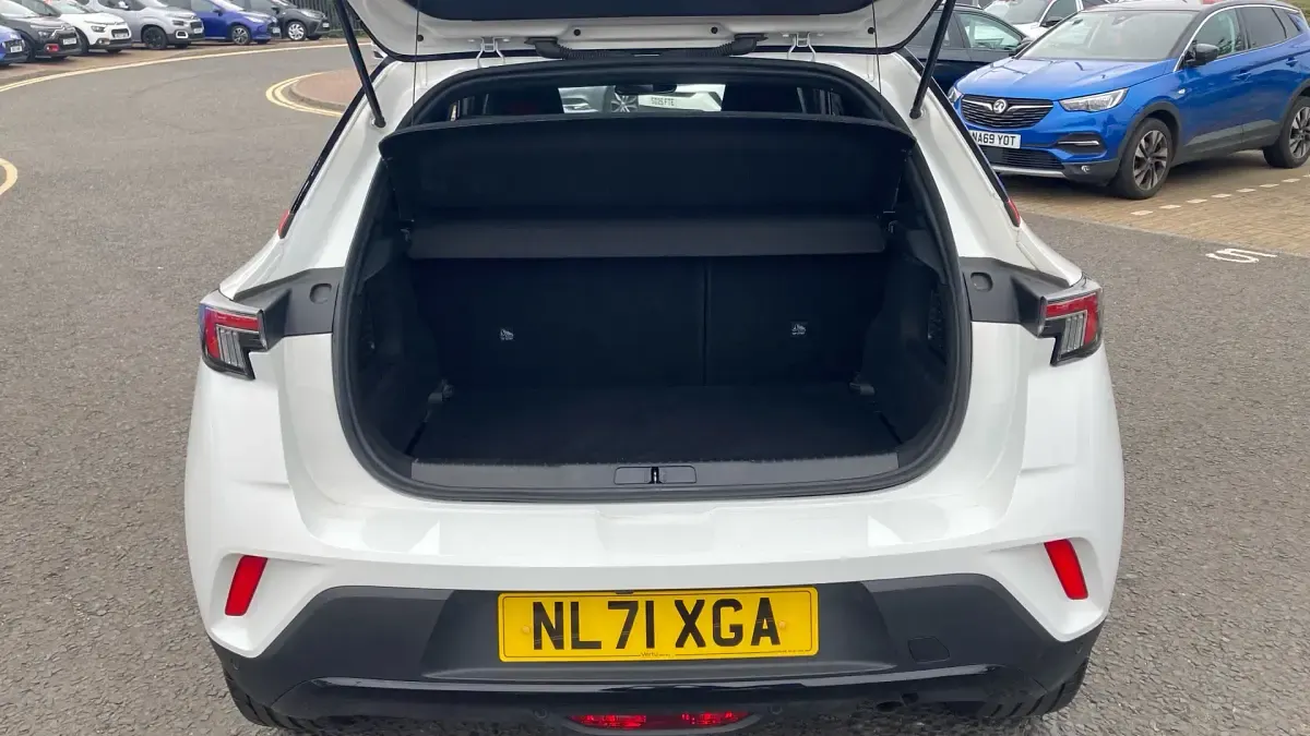 Used Vauxhall Mokka SRi 100 HP (73 kW) 2021 White SUV