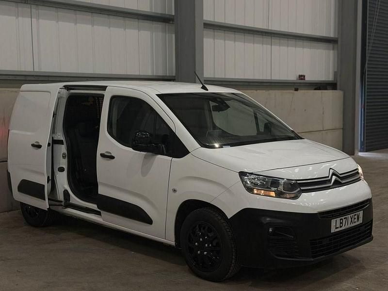 Used Citroën Berlingo 100 HP (73 kW) 2021 White MPV