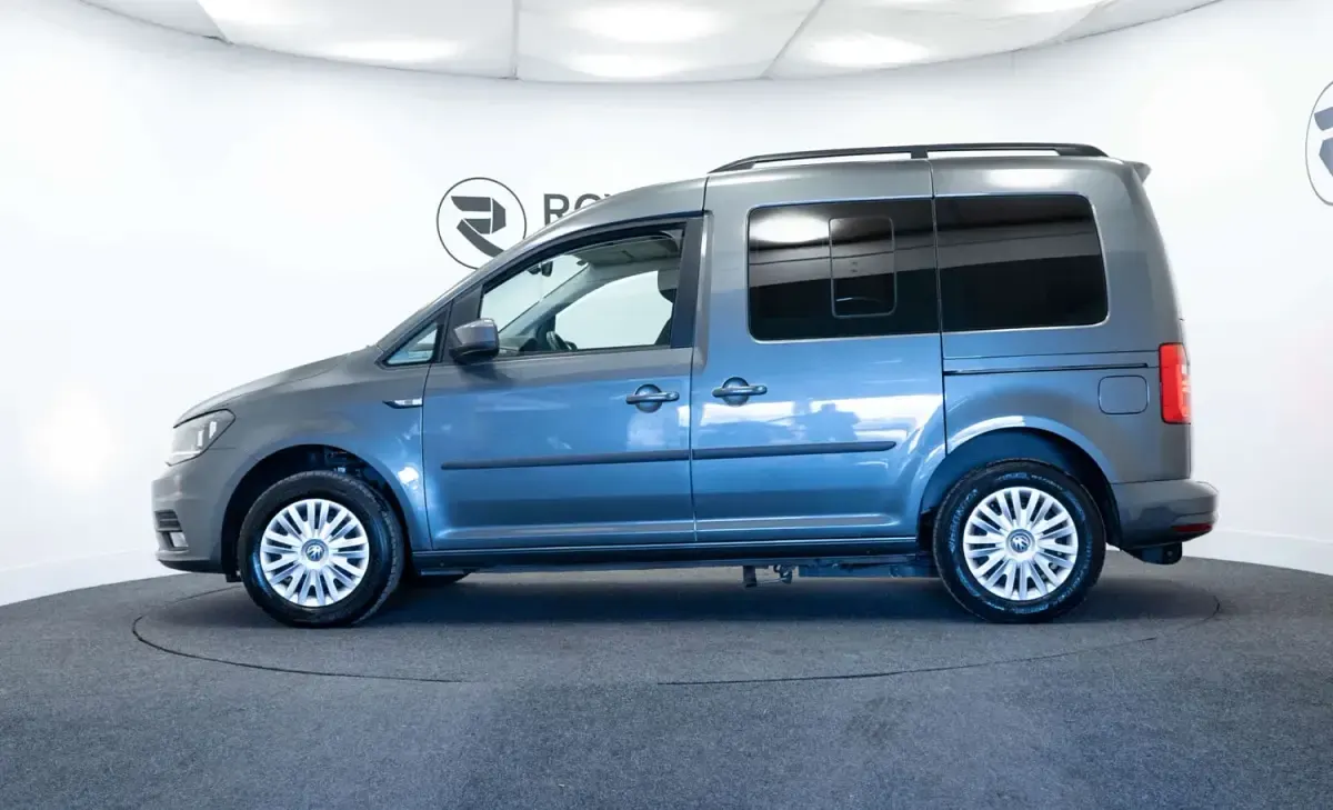 Używany VW Caddy Life 122 KM (89 kW) 2021 Szary Minivan
