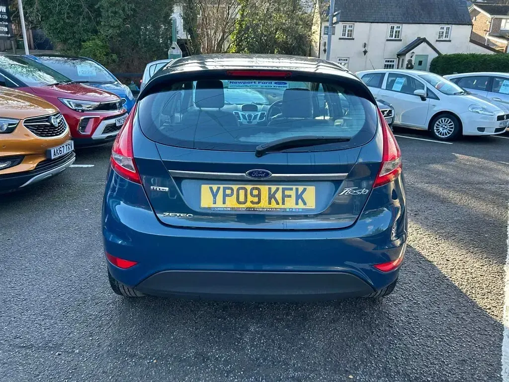 Used Ford Fiesta Zetec 67 HP (49 kW) 2009 Green Hatchback