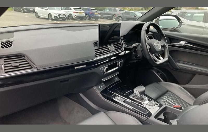 Usado Audi Q5 Comfort 299 HP (219 kW) 2023 Prateado SUV