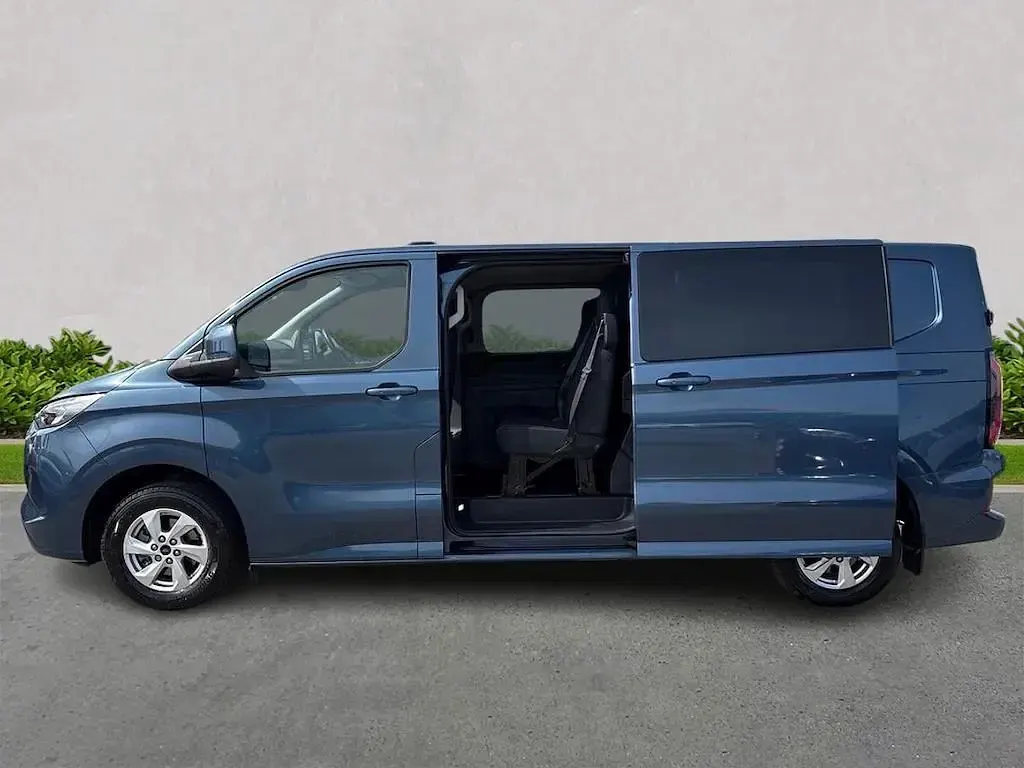 Usado Ford Transit Limited 100 kW (136 HP) 2024 Azul Van