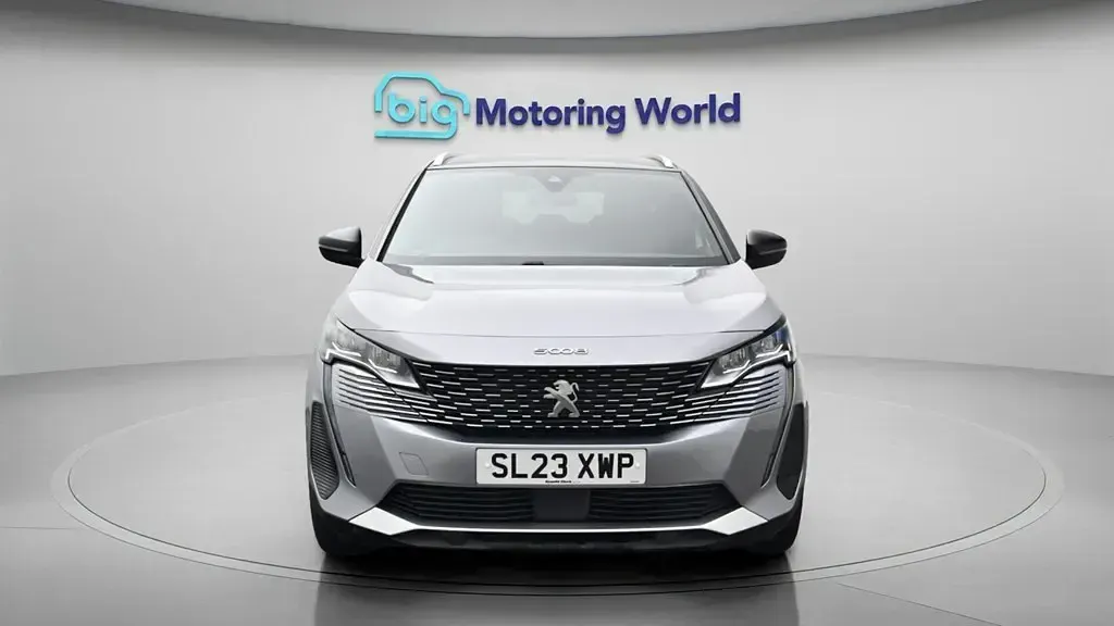 Second-hand Peugeot 5008 Allure+ 130 CP (95 kW) 2023 Gri SUV