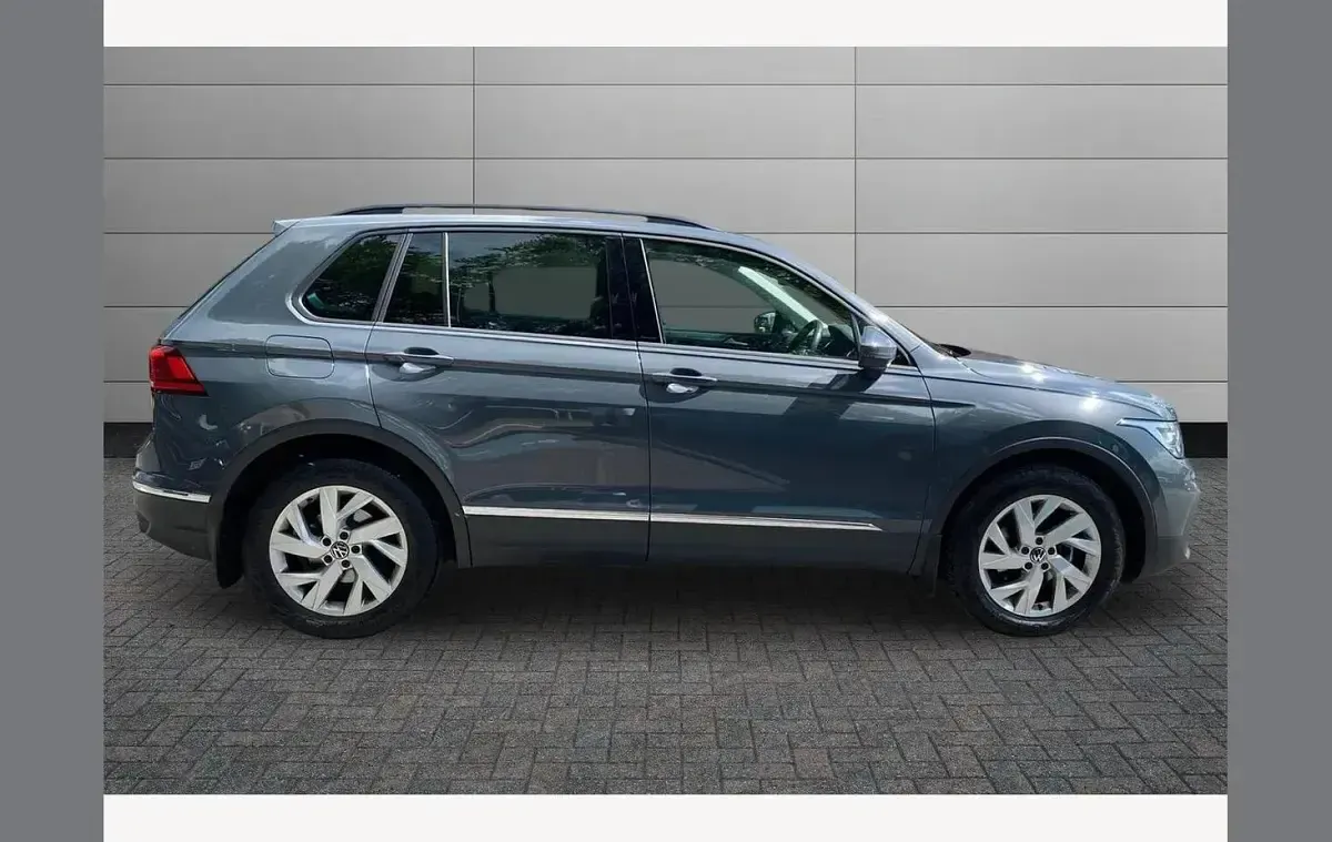 Used VW Tiguan Life 150 HP (110 kW) 2023 Dolphin grey SUV