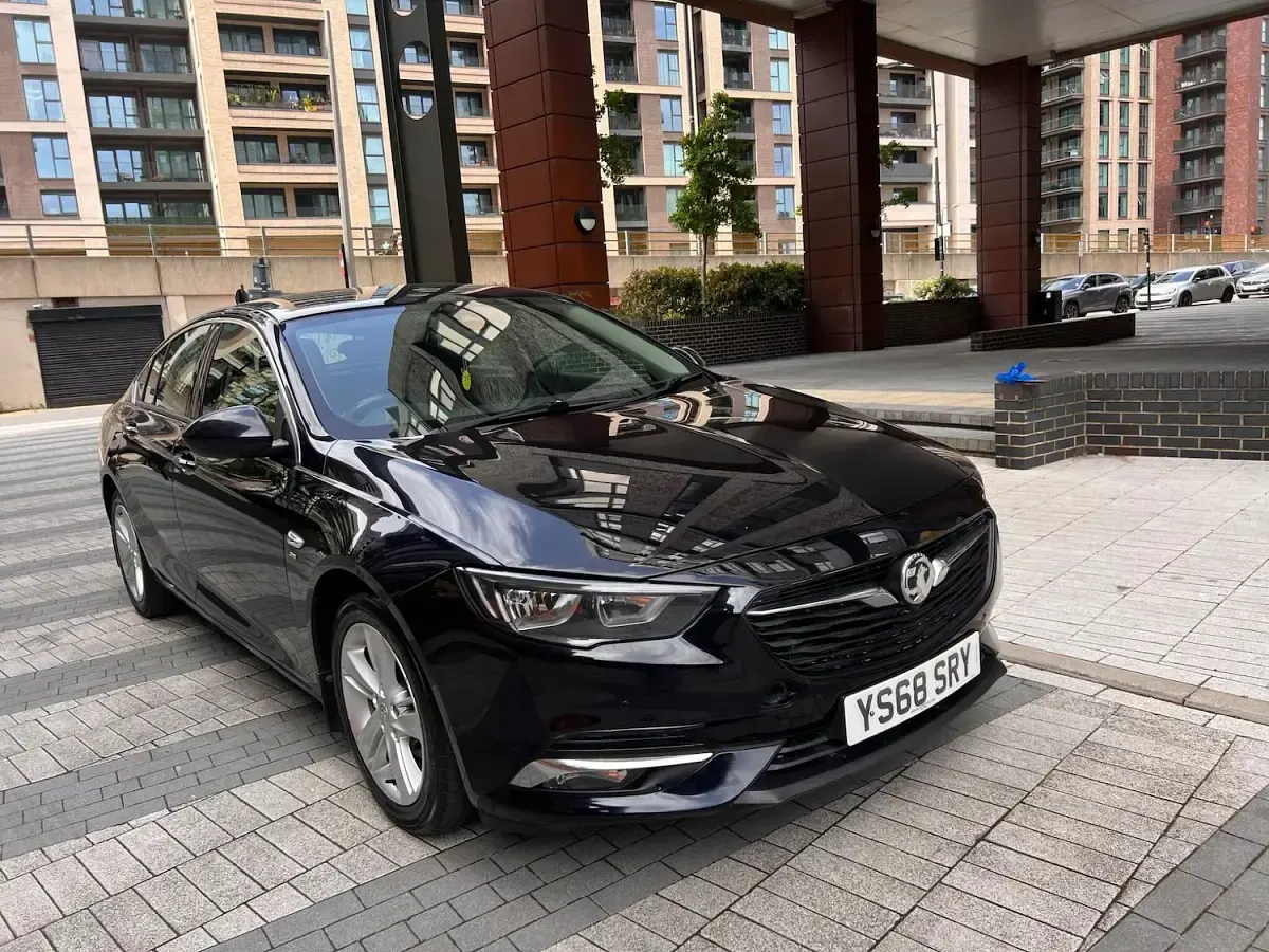 Used Vauxhall Insignia SRi 136 HP (100 kW) 2019 Blue Hatchback