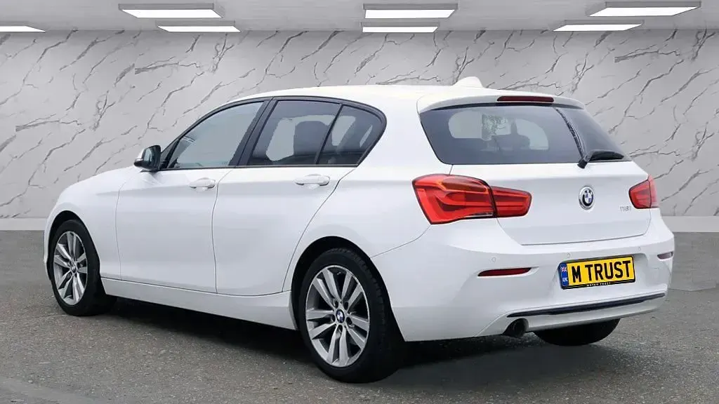 Used BMW 118 Sport Line 136 HP (100 kW) 2019 White Hatchback