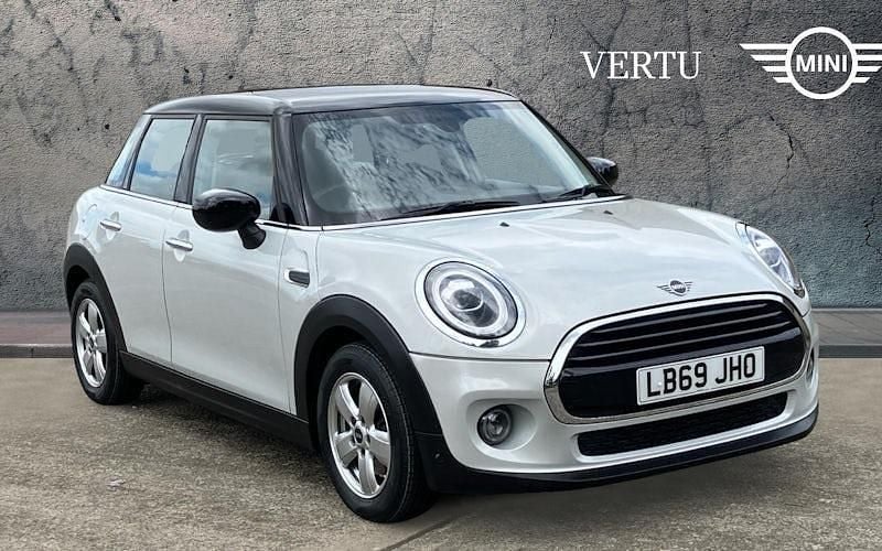 Used 2021 Mini Cooper Classic Hatchback | £13,946 (Fair price) - Image 1/4