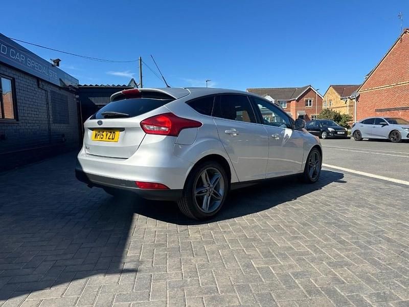 Used Ford Focus Zetec 115 HP (84 kW) 2015 Silver Hatchback