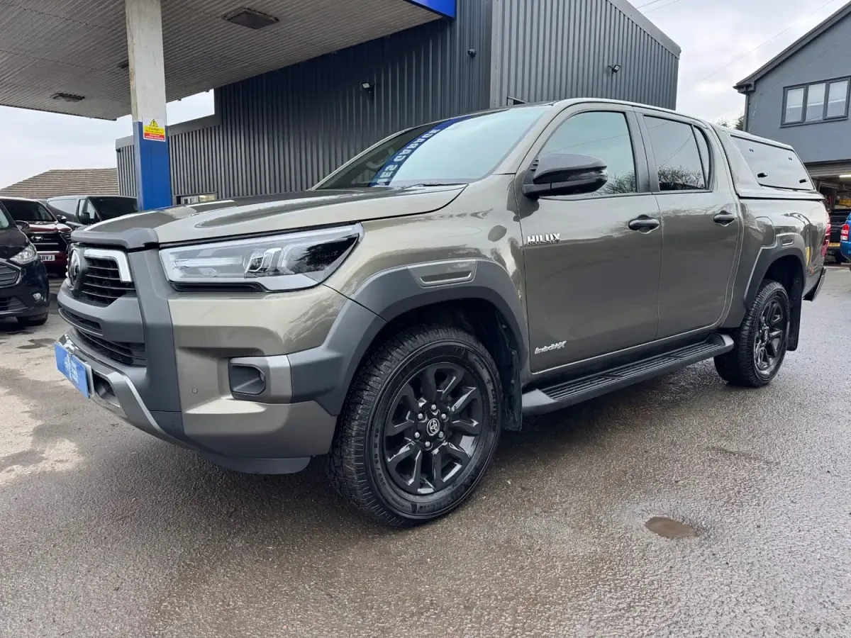 Begagnad Toyota HiLux 2022 Brun Pickup