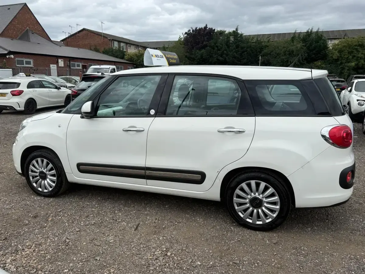 Used Fiat 500L Pop Star 85 HP (62 kW) 2015 White MPV