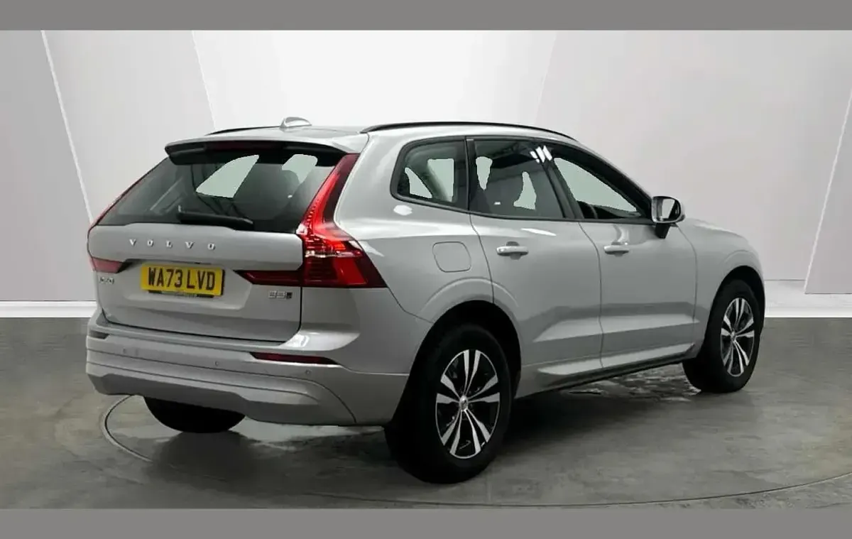 Used Volvo XC60 Core 247 HP (181 kW) 2023 Silver SUV
