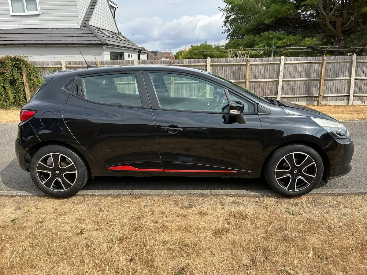 Used Renault Clio Dynamique 90 HP (66 kW) 2013 Black Hatchback