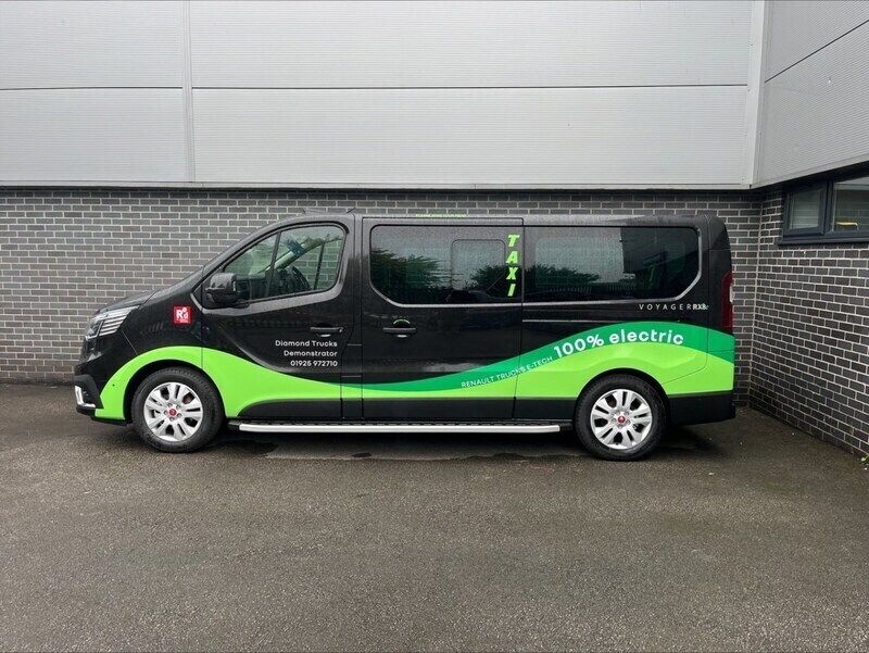 Black New 2025 Renault Trafic Van | £50,000 - Image 1/4