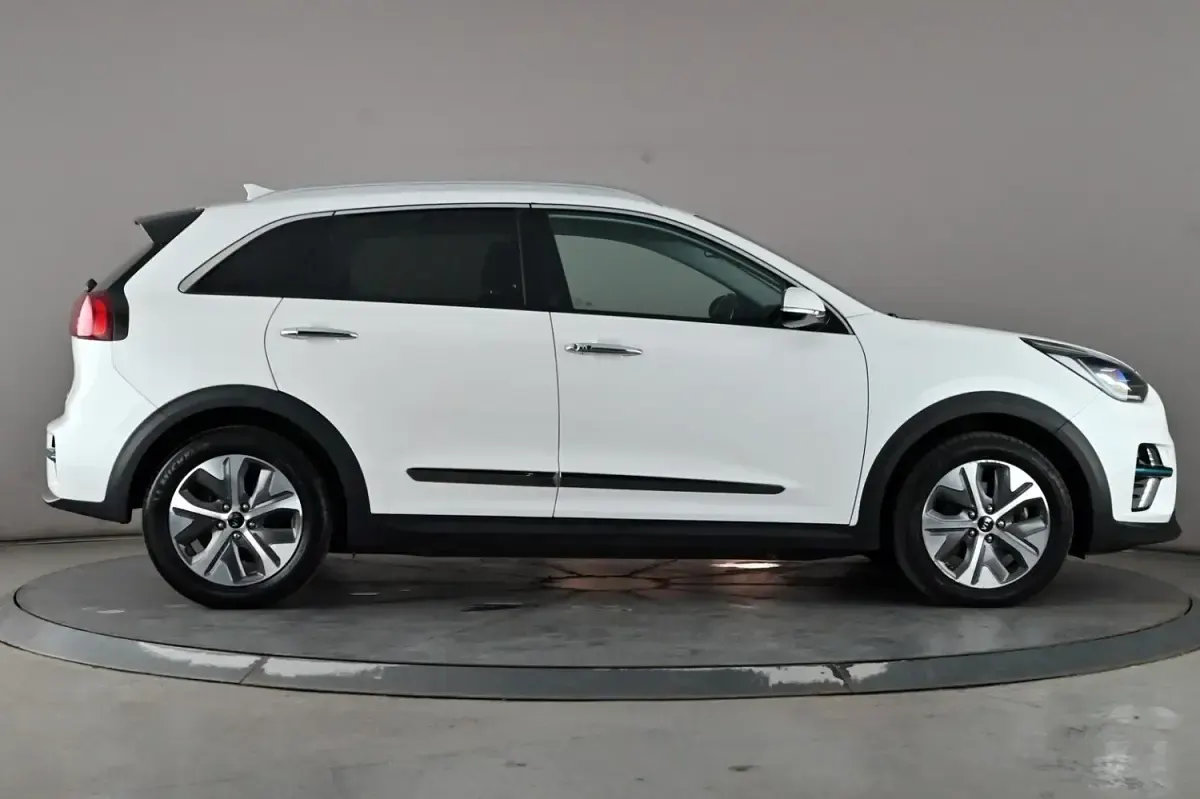 Used Kia e-Niro Plus 150 kW (204 HP) 2021 White SUV