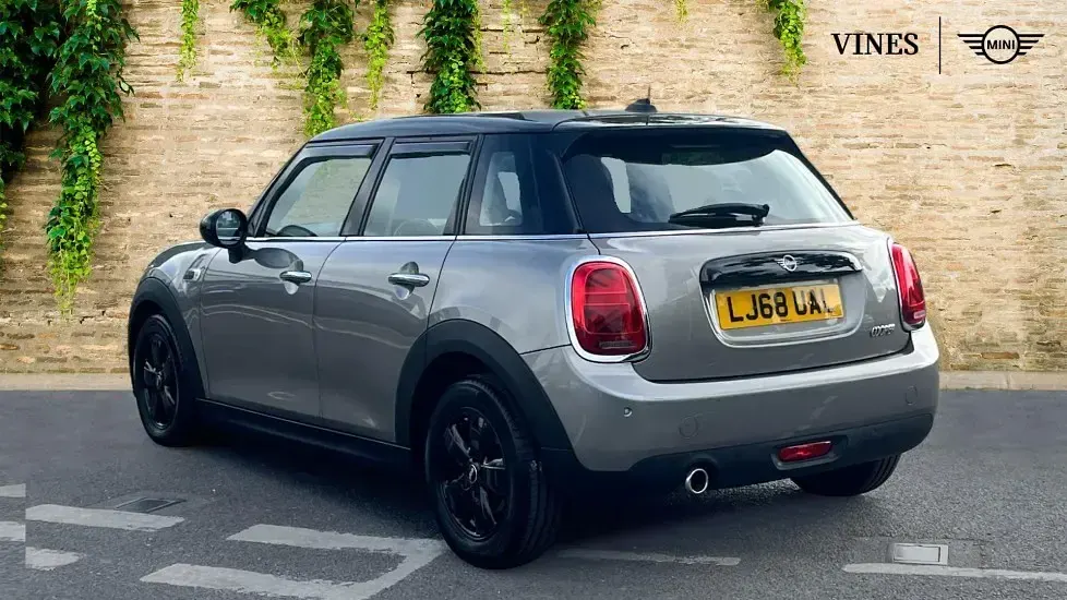 Used Mini Cooper Classic 134 HP (98 kW) 2018 Silver Hatchback