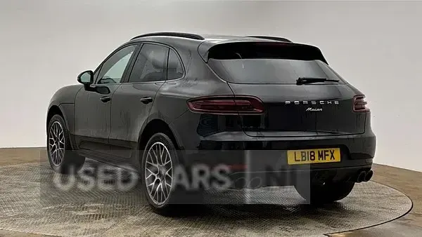 Begagnad Porsche Macan 252 HK (185 kW) 2018 Svart SUV