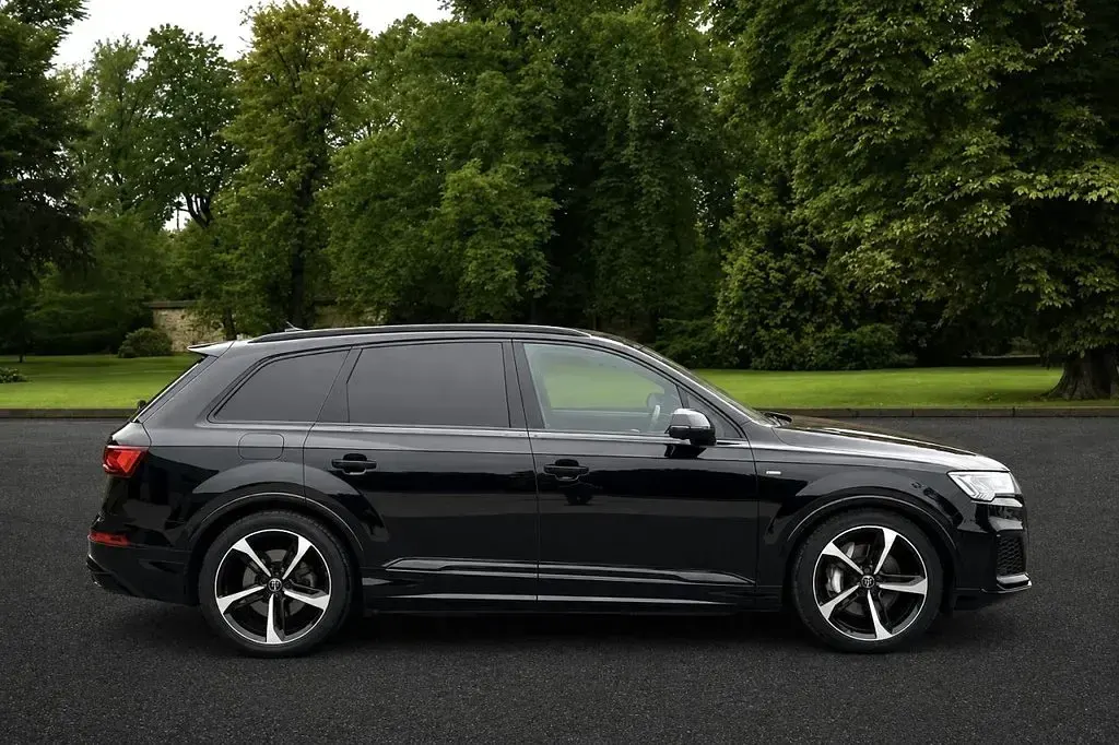 Used Audi Q7 Black Edition 340 HP (250 kW) 2021 Black SUV