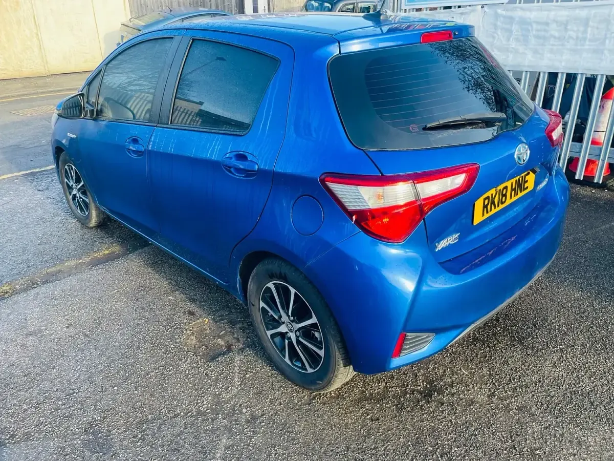 Used Toyota Yaris Hybrid 2018 Blue Hatchback