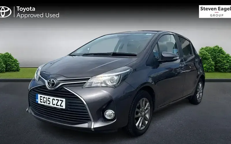 Used Toyota Yaris 99 HP (72 kW) 2015 Grey Hatchback