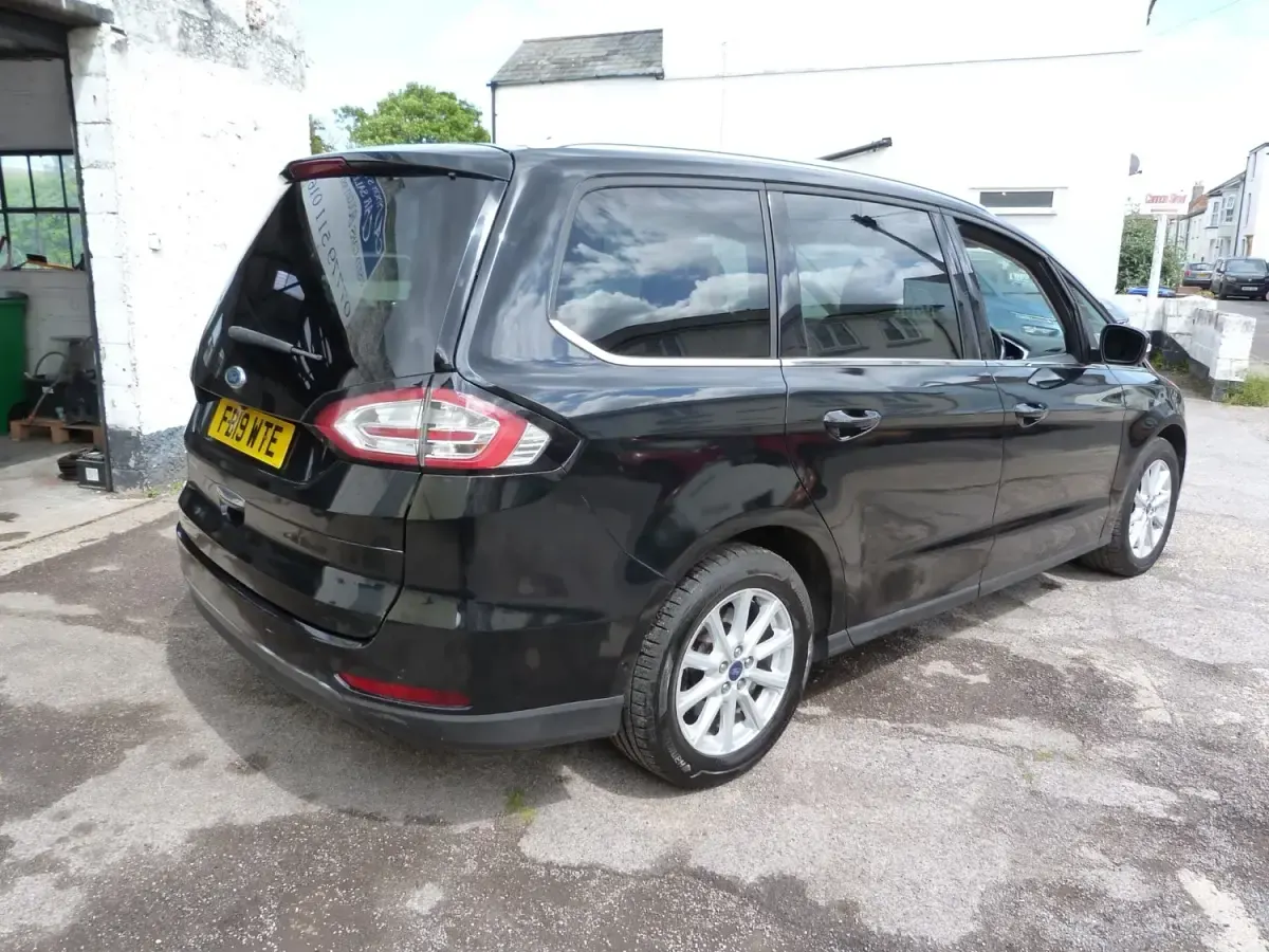 Usado Ford Galaxy Titanium X 150 CV (110 kW) 2019 Negro Monovolumen