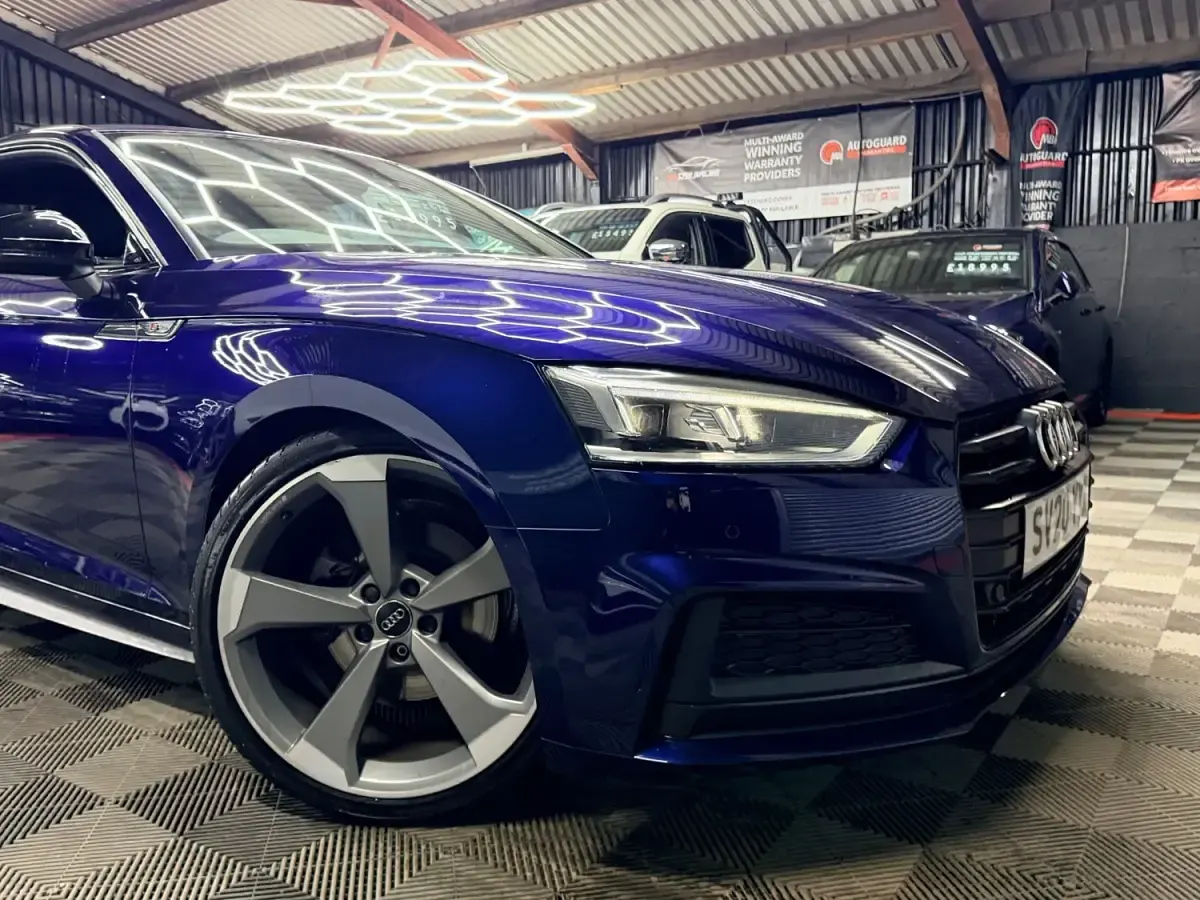 Begagnad Audi A5 Black Edition 150 HK (110 kW) 2020 Blå Sportkupé