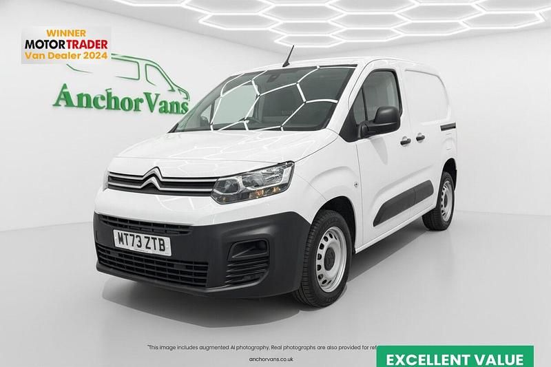 Used Citroën Berlingo 100 HP (73 kW) 2023 White MPV