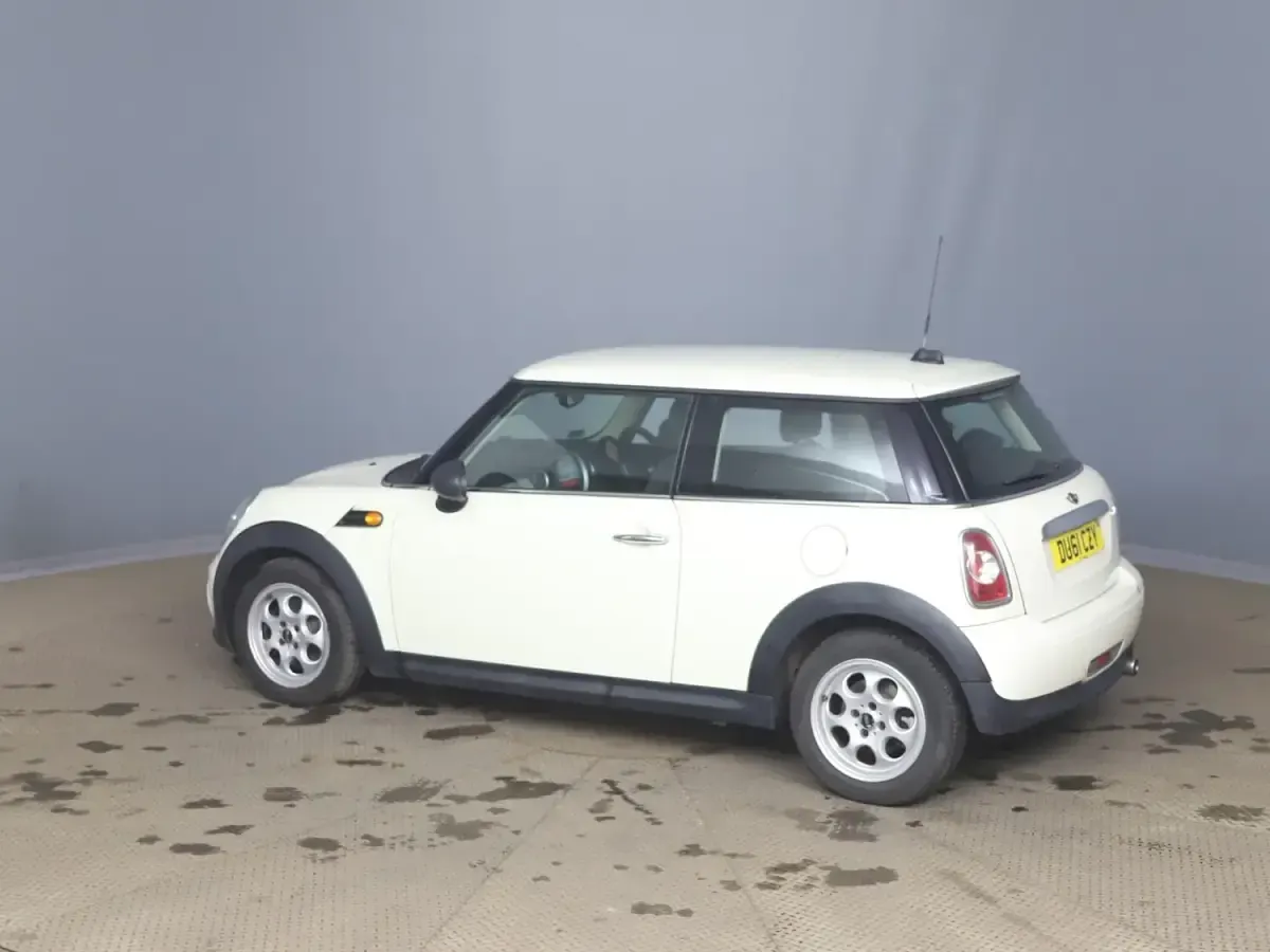 Used Mini ONE Hatch 98 HP (72 kW) 2011 White Hatchback