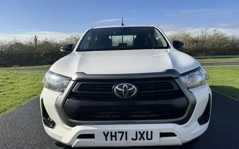 Used Toyota HiLux Active 150 HP (110 kW) 2024 Pickup