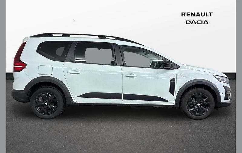 Used Dacia Jogger Extreme 108 HP (79 kW) 2022 White MPV