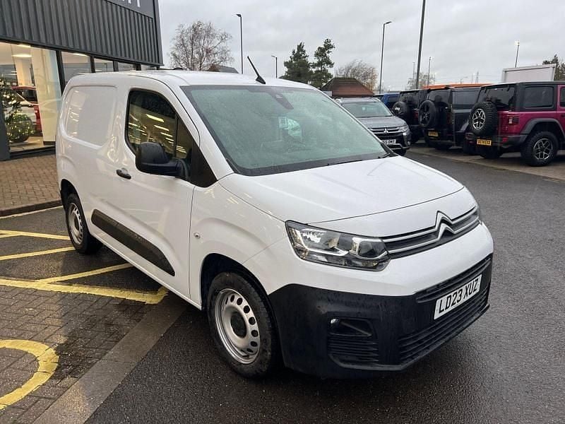 Used Citroën Berlingo 130 HP (95 kW) 2023 White MPV