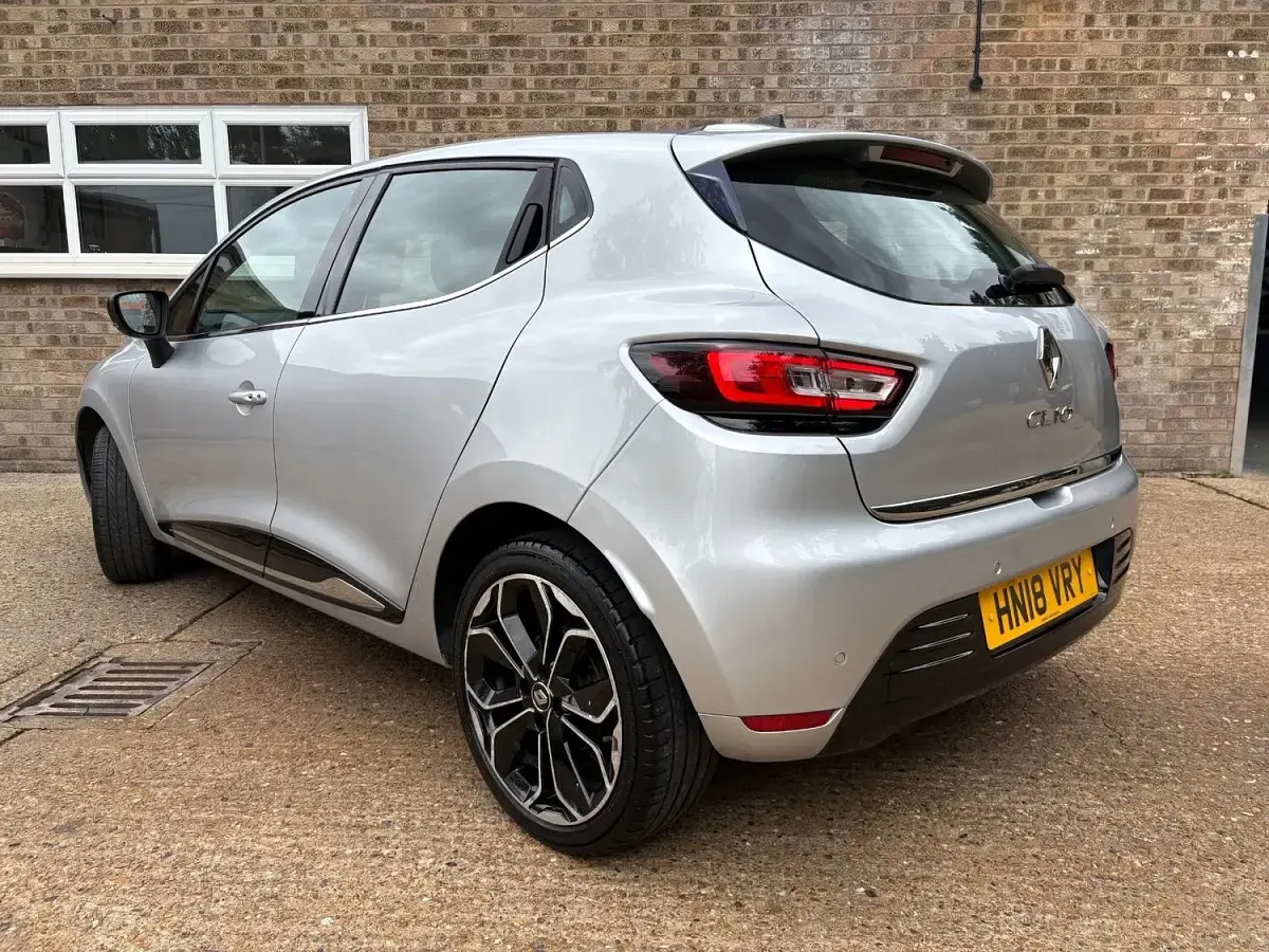 Used Renault Clio Dynamique 90 HP (66 kW) 2018 Silver Hatchback